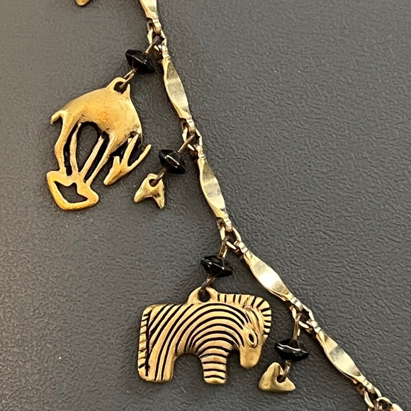 Vintage MCM Brass/Gold Tone Animal Charm and Black Bead Necklace 18" - Picture 4 of 5